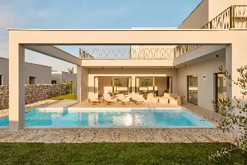 Spacious Villa Retreat with 4 Bedrooms in Tar