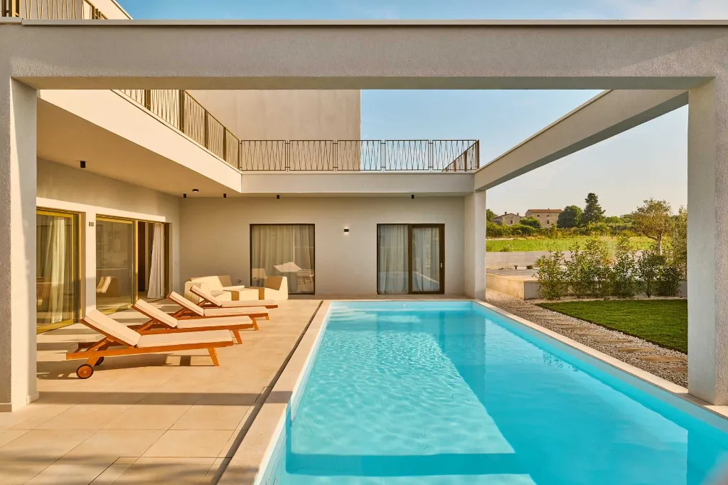 Spacious Villa Retreat with 4 Bedrooms in Tar
