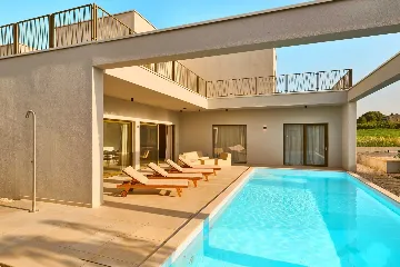 Spacious Villa Retreat with 4 Bedrooms in Tar