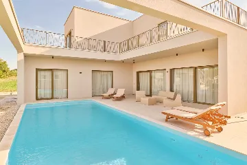 Spacious Villa Retreat with 4 Bedrooms in Tar