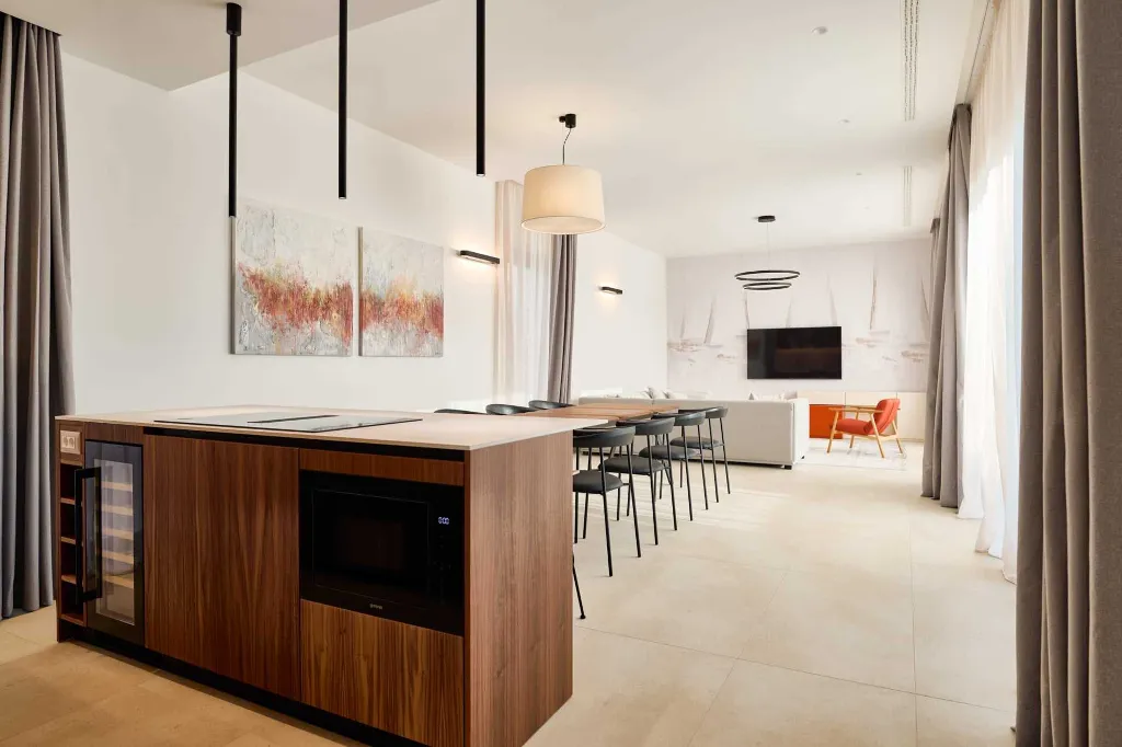 Spacious Villa Retreat with 4 Bedrooms in Tar