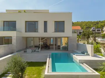 Spacious Family Villa with Pool in Trogir