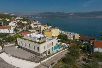 Contemporary Villa Retreat with 3 Bedrooms in Trogir