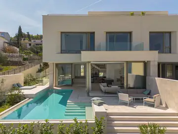 Contemporary Villa Retreat with 3 Bedrooms in Trogir