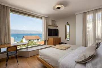 Contemporary Villa Retreat with 3 Bedrooms in Trogir