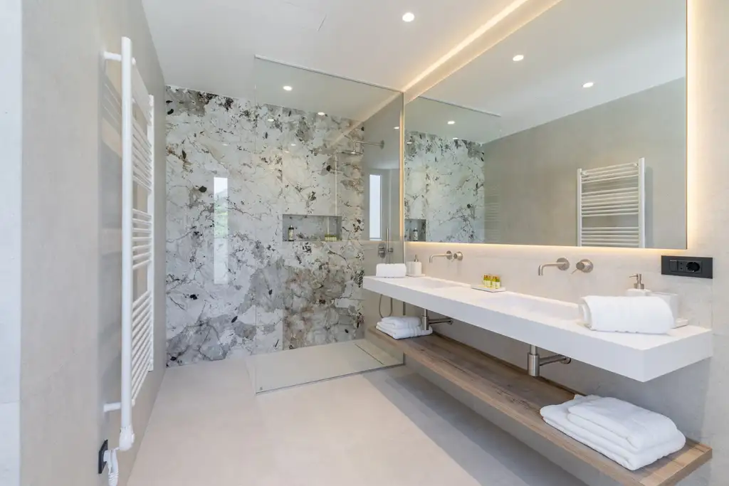 Contemporary 5-Bedroom Villa with Sea View in Kaštel Stari