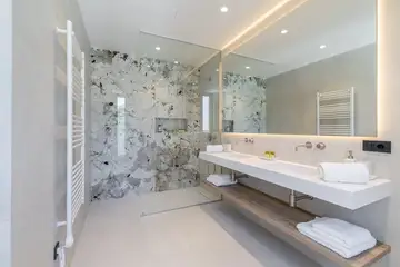 Contemporary 5-Bedroom Villa with Sea View in Kaštel Stari