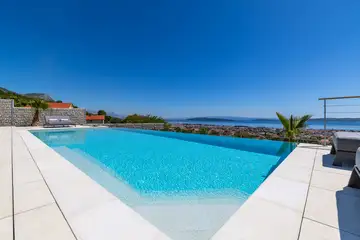 Contemporary 5-Bedroom Villa with Sea View in Kaštel Stari