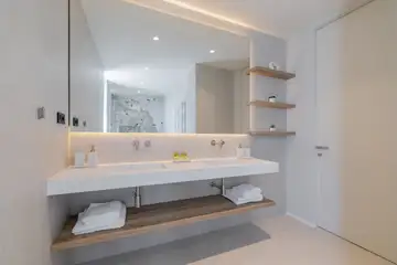 Contemporary 5-Bedroom Villa with Sea View in Kaštel Stari