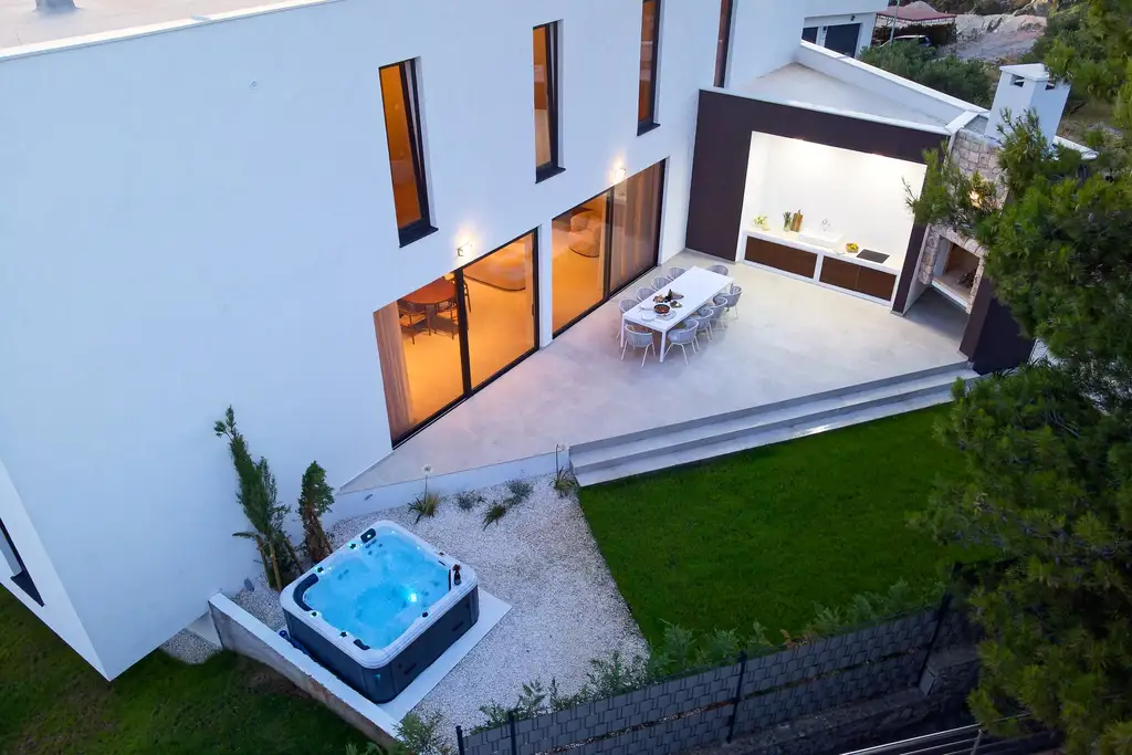 Contemporary Villa with Pool in Primošten