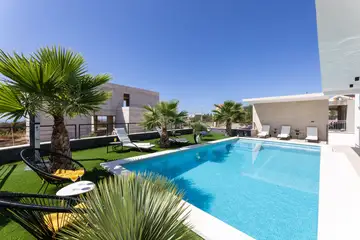 Spacious Family Villa with Pool in Primošten