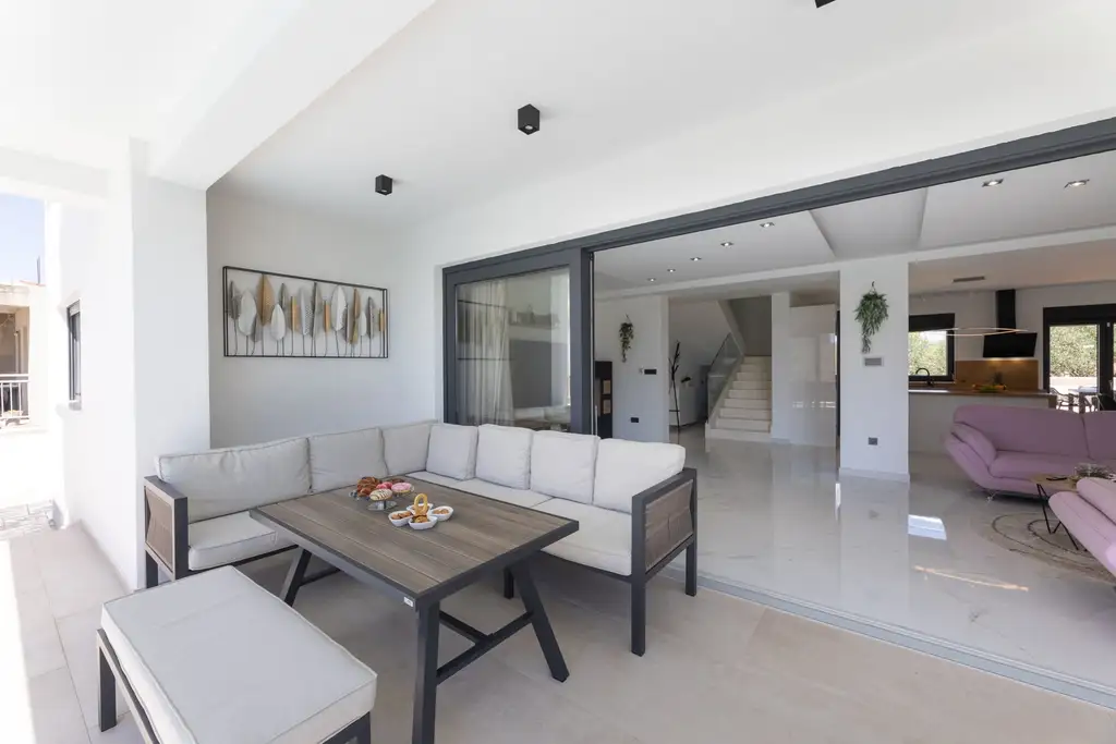 Spacious Family Villa with Pool in Primošten