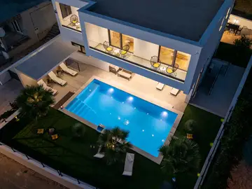 Spacious Family Villa with Pool in Primošten