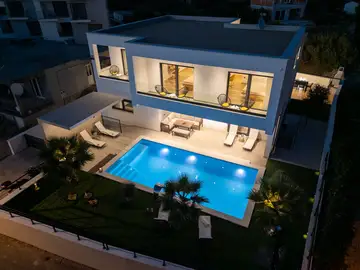 Spacious Family Villa with Pool in Primošten
