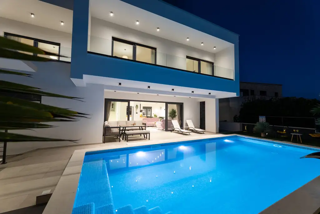 Spacious Family Villa with Pool in Primošten