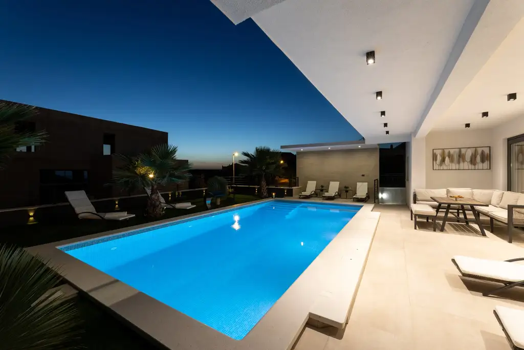 Spacious Family Villa with Pool in Primošten