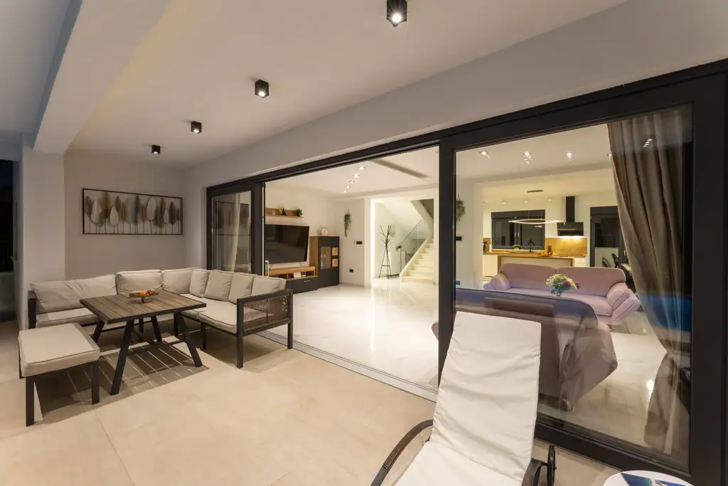 Spacious Family Villa with Pool in Primošten