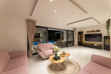 Spacious Family Villa with Pool in Primošten