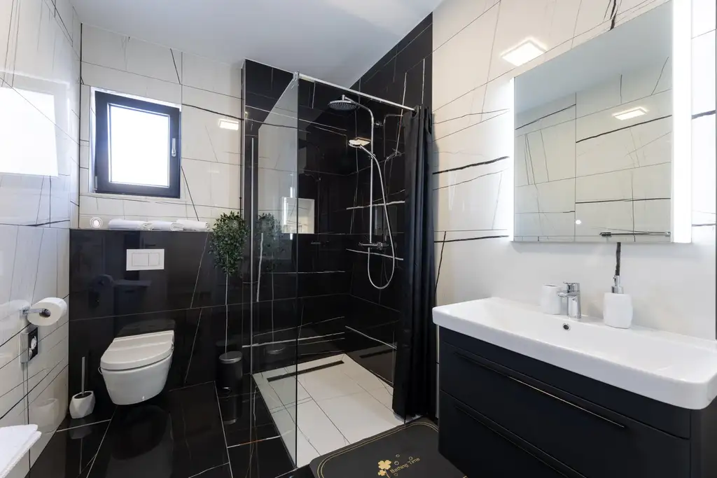 Spacious Family Villa with Pool in Primošten