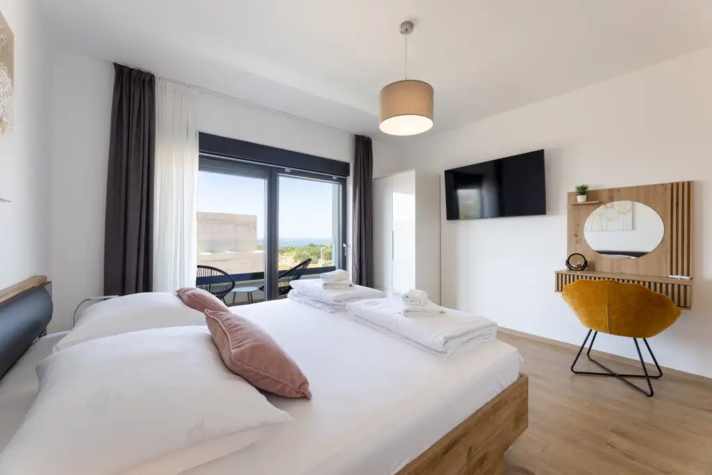 Spacious Family Villa with Pool in Primošten