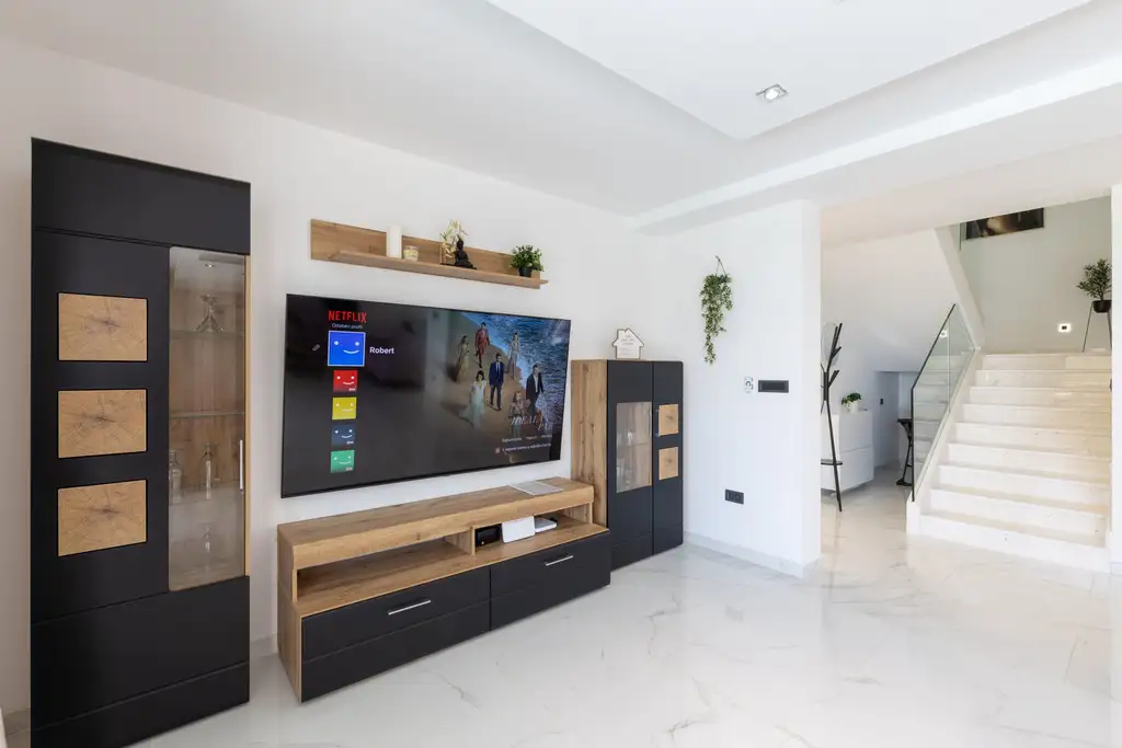 Spacious Family Villa with Pool in Primošten