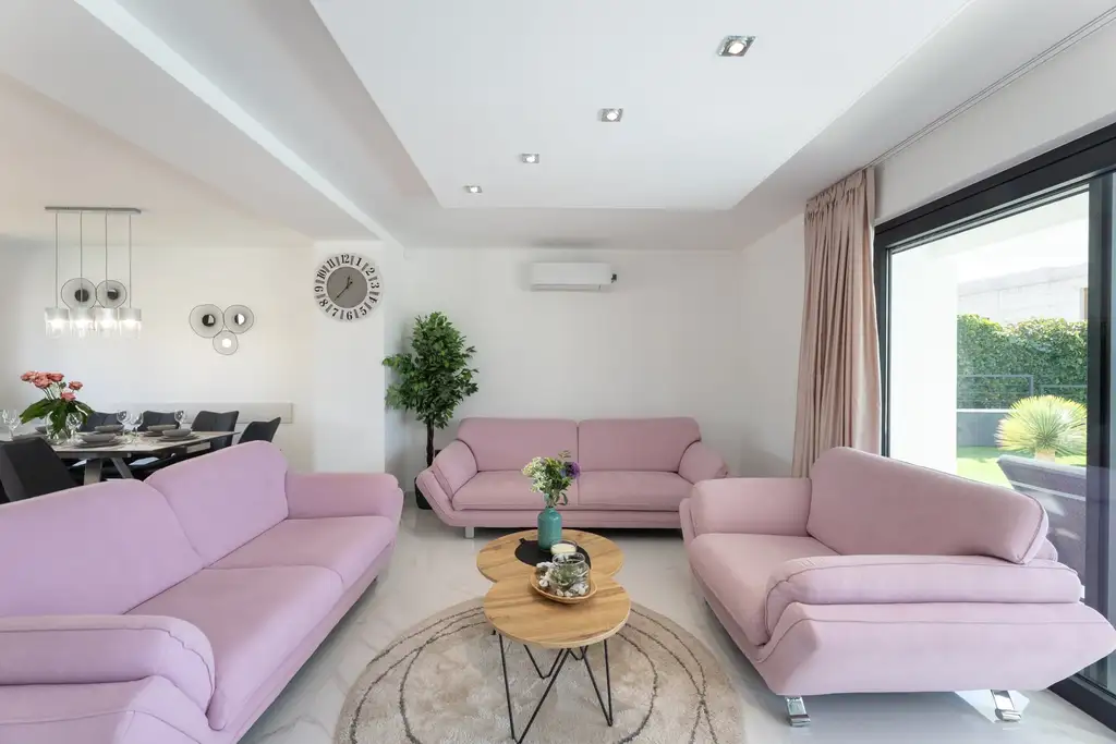 Spacious Family Villa with Pool in Primošten