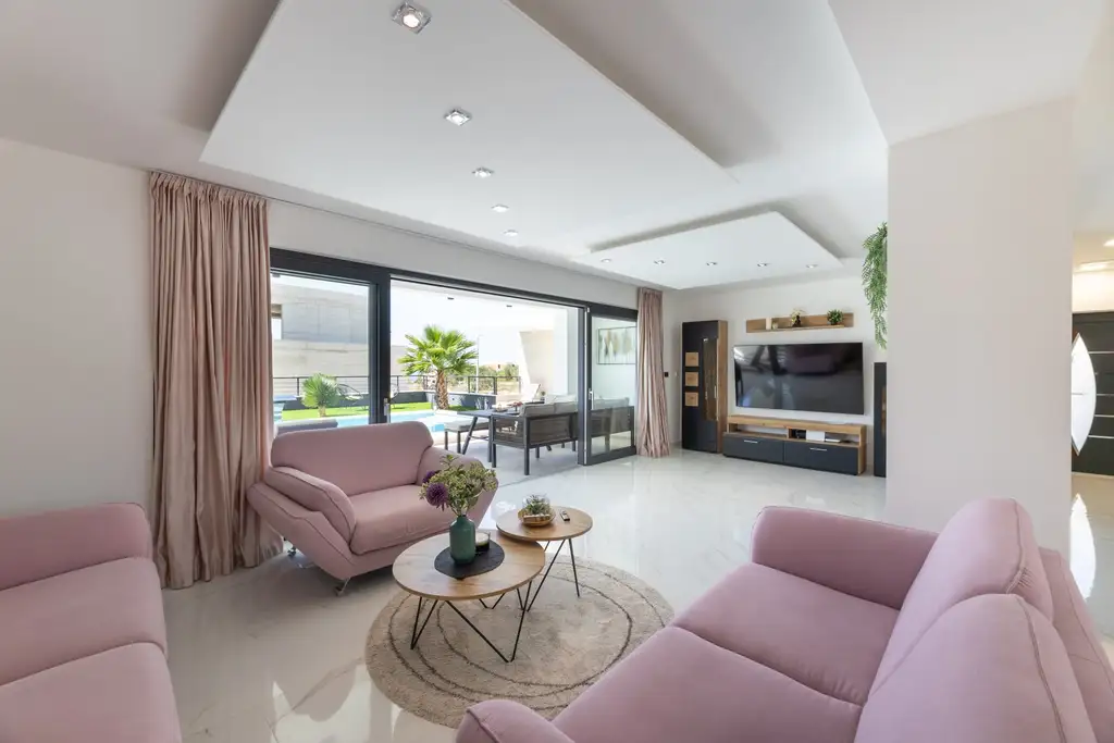 Spacious Family Villa with Pool in Primošten