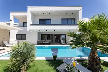 Spacious Family Villa with Pool in Primošten