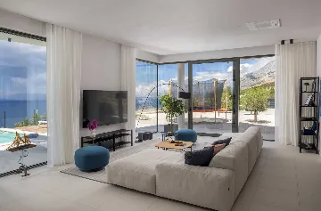 Spacious Villa Retreat with 4 Bedrooms in Podgora