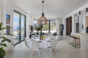 Spacious Villa Retreat with 4 Bedrooms in Podgora