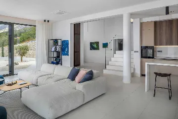 Spacious Villa Retreat with 4 Bedrooms in Podgora