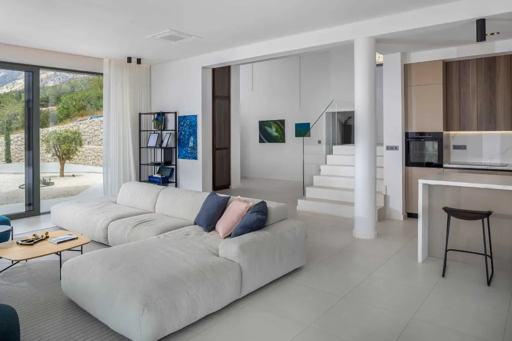 Spacious Villa Retreat with 4 Bedrooms in Podgora