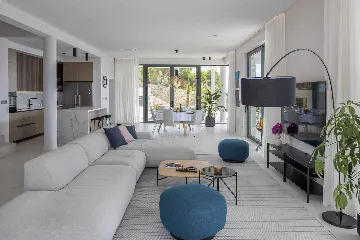 Spacious Villa Retreat with 4 Bedrooms in Podgora