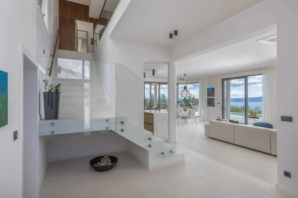 Spacious Villa Retreat with 4 Bedrooms in Podgora