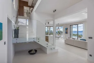 Spacious Villa Retreat with 4 Bedrooms in Podgora