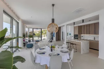 Spacious Villa Retreat with 4 Bedrooms in Podgora