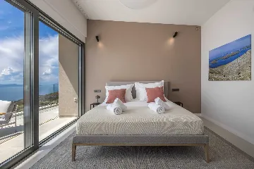 Spacious Villa Retreat with 4 Bedrooms in Podgora