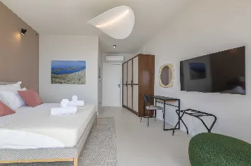 Spacious Villa Retreat with 4 Bedrooms in Podgora