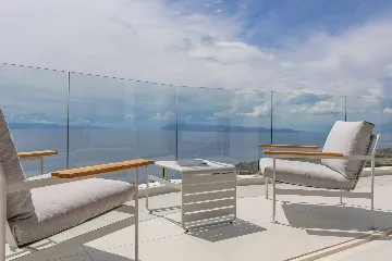 Spacious Villa Retreat with 4 Bedrooms in Podgora