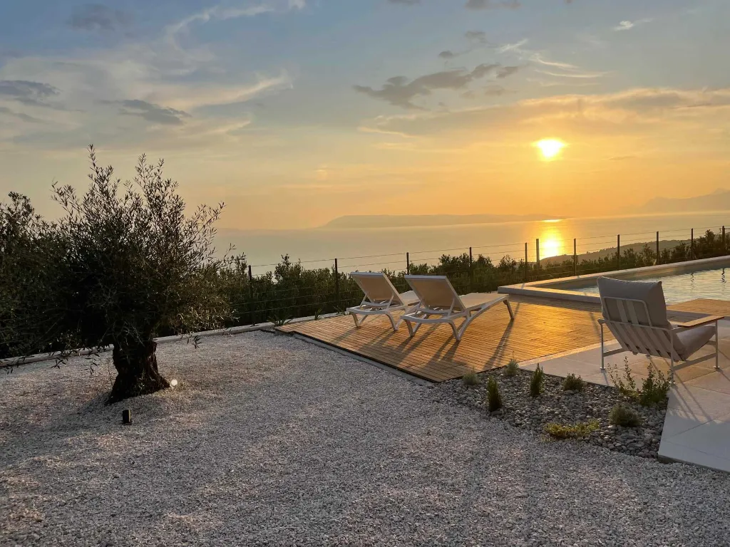 Spacious Villa Retreat with 4 Bedrooms in Podgora