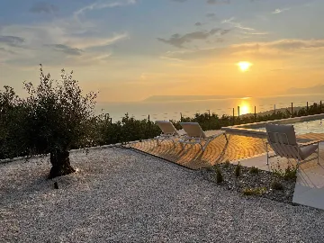 Spacious Villa Retreat with 4 Bedrooms in Podgora