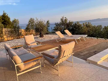 Spacious Villa Retreat with 4 Bedrooms in Podgora