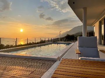 Spacious Villa Retreat with 4 Bedrooms in Podgora