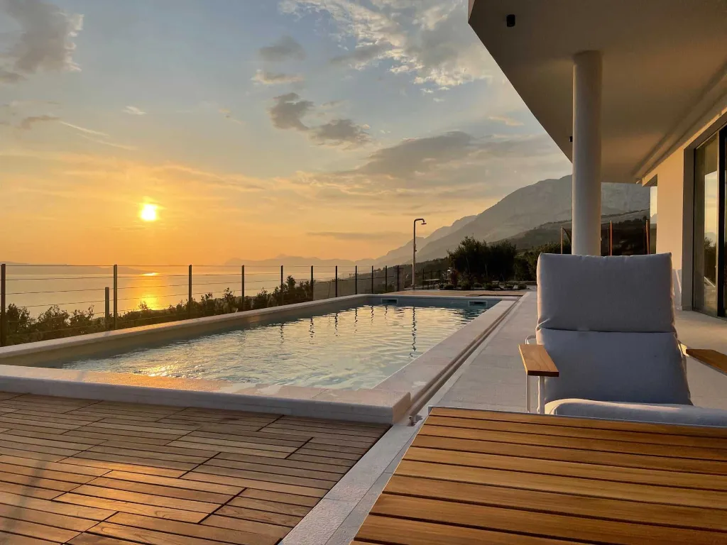 Spacious Villa Retreat with 4 Bedrooms in Podgora