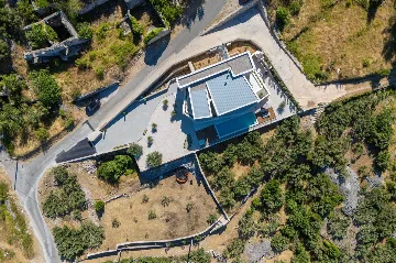 Spacious Villa Retreat with 4 Bedrooms in Podgora