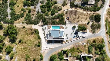 Spacious Villa Retreat with 4 Bedrooms in Podgora
