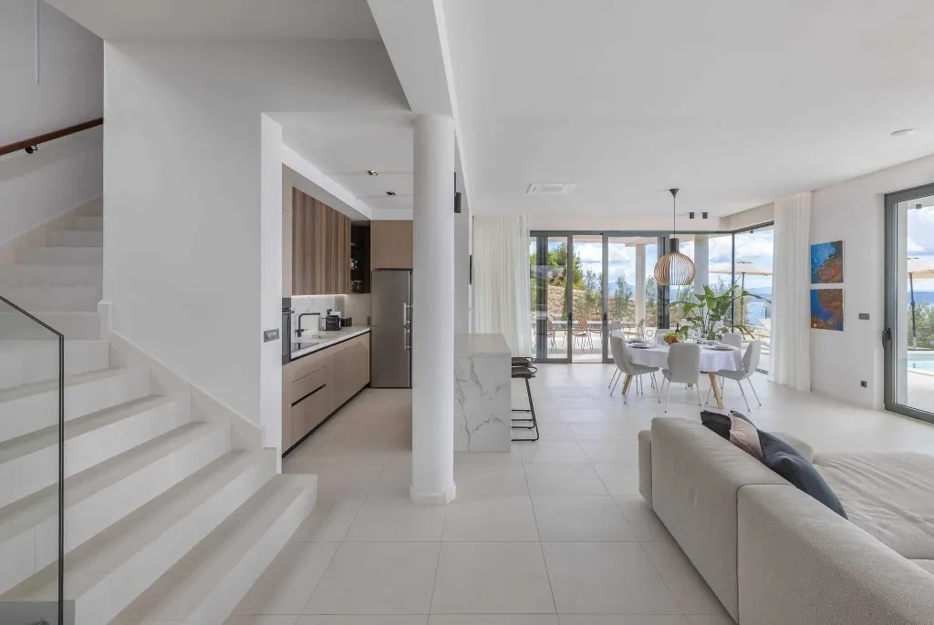 Spacious Villa Retreat with 4 Bedrooms in Podgora