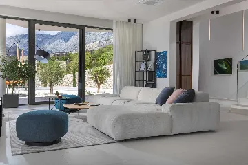 Spacious Villa Retreat with 4 Bedrooms in Podgora