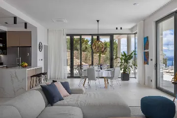 Spacious Villa Retreat with 4 Bedrooms in Podgora