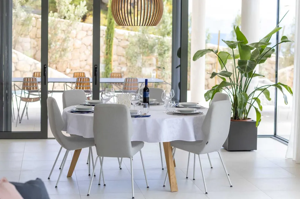Spacious Villa Retreat with 4 Bedrooms in Podgora